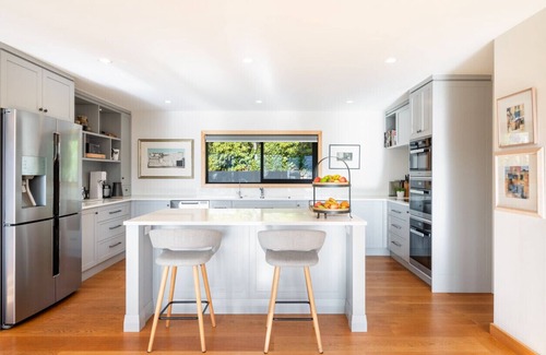 Wanaka House | Lake views in a homely environment