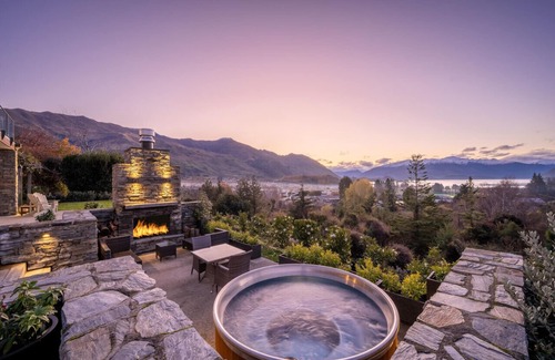 Wanaka House | Lake views in a homely environment
