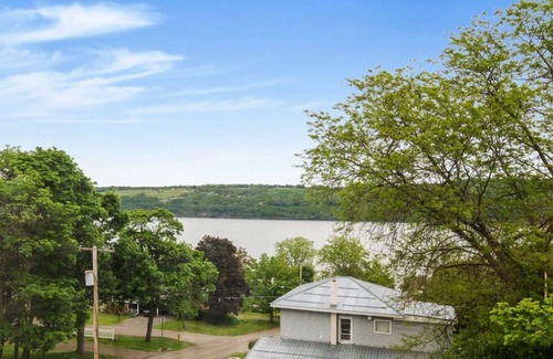 Watkins Glen House | ★Lake Views★ King Beds | Coffee Bar | Mins to All
