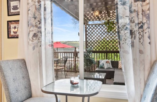 Watkins Glen House | ★Lake Views★ King Beds | Coffee Bar | Mins to All