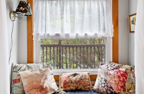 Watkins Glen House | ★Lake Views★ King Beds | Coffee Bar | Mins to All
