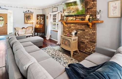 Watkins Glen House | ★Lake Views★ King Beds | Coffee Bar | Mins to All