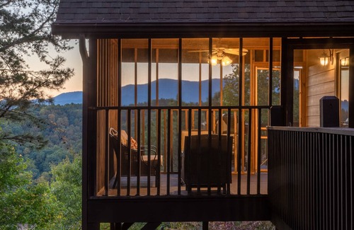 Bryson City Cabin | Lake Views, Luxury,HotTub,Game Rm! 5bed/4.5bath!
