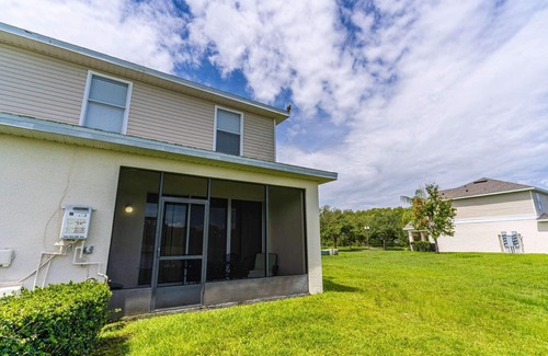 Trafalgar Village House | Lake Views Near Disney – Value Stay with Pool, Hot Tub & Clubhouse Access - Corner 3BR Townhome