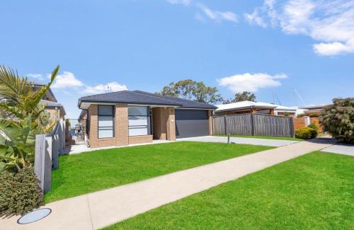Paynesville House | Lake Views Retreat