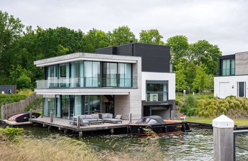 Arnemuiden Villa | Lake villa on the Veerse Meer with dock- Harbour Villas Zeeland - 8 persons