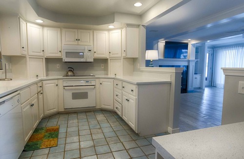 Canandaigua House | Lake Vista: Lakeside Luxury