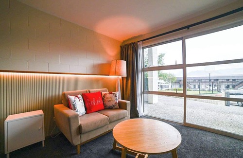 Lake Tekapo House | Lake Vista - Perfect 1BR Retreat for Two