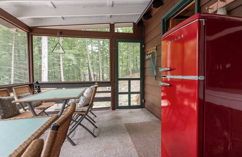 Wallenpaupauk Lake Estates Cabin | Lake Wallenpaupack Cottage with Private Dock, Kayak and Paddle Boards