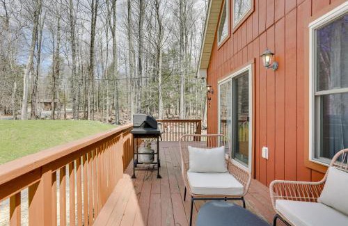 Greentown House | Lake Wallenpaupack Summer Getaway with Pool Access!