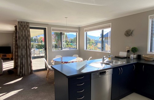 Wanaka House | Lake Wanaka Family Holiday Retreat (Free Fibre Wifi)