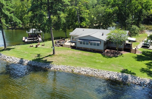 Liberty Hill House | Lake Wateree SC Waterfront Home 3B/2Ba w/King Bed, Loads of Amenities & Dock!