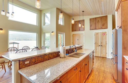 Sudden Valley House | Lake Whatcom House w/Private Hot Tub + Dock