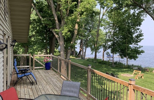 Neenah House | Lake Winnebago Home, EAA, Packers, Swimming, Boating, Ice Fishing-Snowmobiling