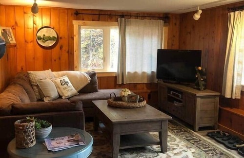 Meredith Cabin | Lake Winnipesaukee - Meredith Lakefront Cottage