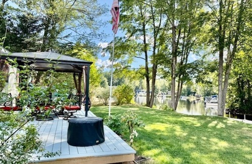 Lochmere House | Lake Winnisquam Waterfront-Renovated 2 BR Cozy Lake house