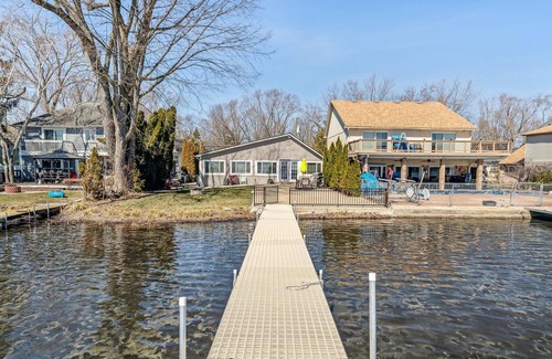 Commerce Township House | Lakefront living