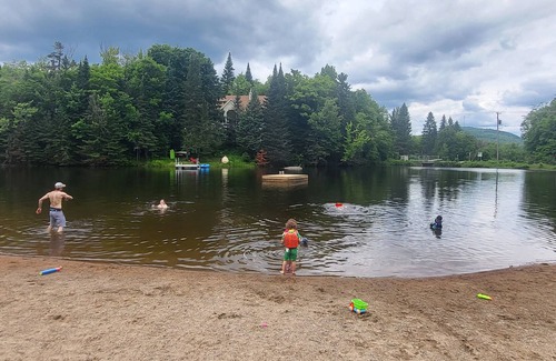 St-Adolphe-d'Howard Cottage | Lakefront beautiful chalet - 5 min to ski resort