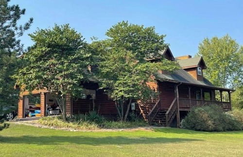 Eagle Rock House | LakeFront - 15’ Theater Screen - Kayaks - 4Acres -FirePit