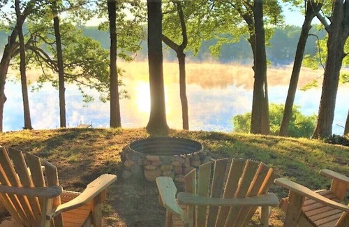 Twin Lake Cabin | LAKEFRONT 1930s CABIN! GRAND VIEWS! KAYAKS! DOCK! TRAILS! NATURE! RELAX!