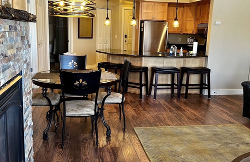 Birchwood Condo | Lakefront 1BR Condo with Indoor Pool/Hot Tub - Tagalong Resort 431A
