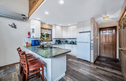 Lake Harmony House | Lakefront, 2 Houses 2 Hot Tubs, Pool Table, 60 Game Arcade, Fishing, Near Slopes