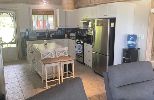 Dunnville Cottage | Lakefront 2bedroom cottage with loft! Right on Lake Erie! Private beach!