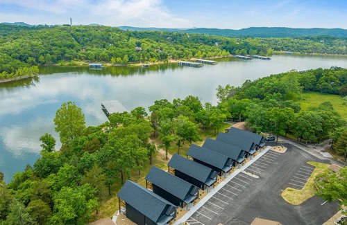 Kimberling City Cabin | Lakefront 2BR Duplex Cabin w/Pool + Boat dock