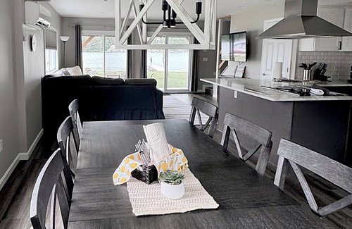 Lochmere House | Lakefront 3-bedroom Duplex on Lake Winnisquam, docks, Beach, WiFi, AC.nB2A