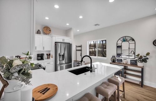 Afton House | Lakefront, 35ft Dock , Battlefield Golf Views, New Build , Sleeps 16 Guests