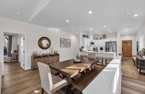 Afton House | Lakefront, 35ft Dock , Battlefield Golf Views, New Build , Sleeps 16 Guests