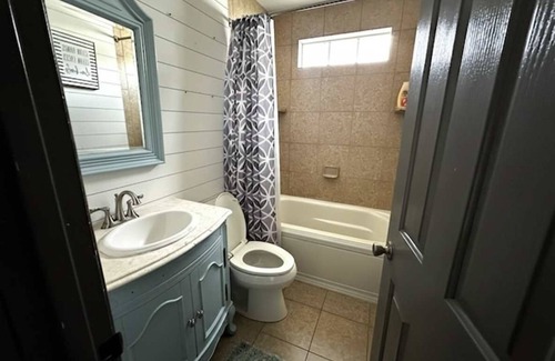 Old Hickory House | Lakefront 3BR Cozy House with BBQ & Hot Tub