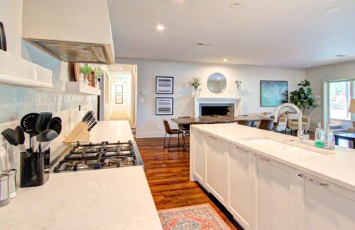Dixie - Berryhill Apartment | Lakefront 4BR in Charlotte w/Pool, Hot Tub & BBQ