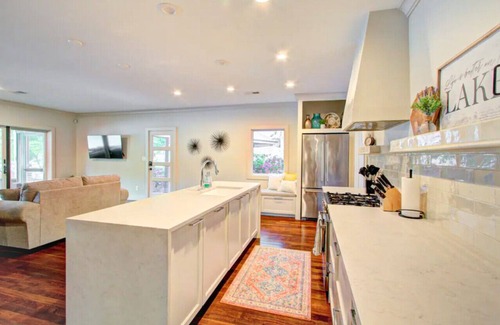 Dixie - Berryhill Apartment | Lakefront 4BR in Charlotte w/Pool, Hot Tub & BBQ