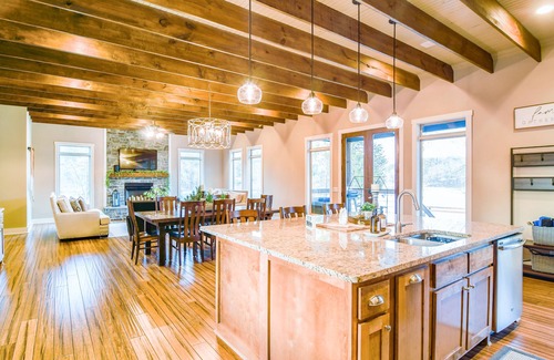 Double Springs House | Lakefront 4BR Retreat | Dock Access,Kayak &Firepit