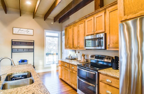 Double Springs House | Lakefront 4BR Retreat | Dock Access,Kayak &Firepit