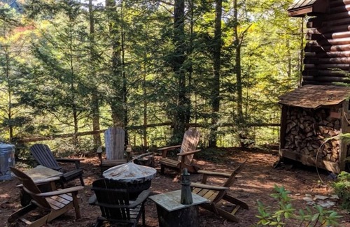 Chestertown Cabin | Lakefront 5-bedroom+loft cabin w/WiFi, AC near Chestertown in Adirondack Park.
