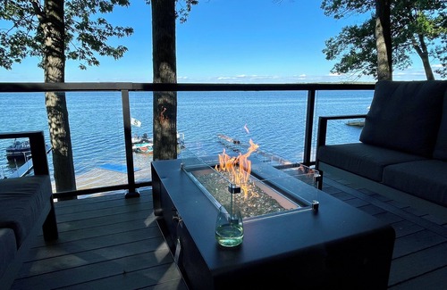 Lake City House | Lakefront 5BR/3BA. Dock, Kayaks, Hot Tub & Games!