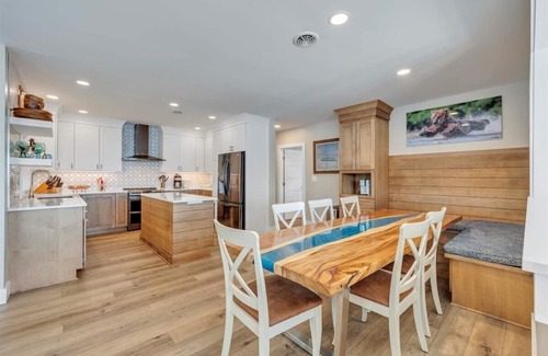 Moneta House | Lakefront 600 ft shore with beach & 28x28 ft deck, 4 King & 3 Twin beds for 11