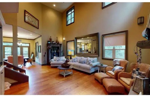 Savannah House | Lakefront Access 6-bed Pickwick Lake House w/ Dock