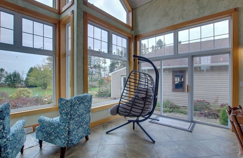 Algoma Cottage | Lakefront Algoma Home w/Deck, Grill & Fireplace