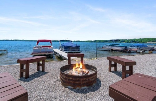 Mayfield Apartment | Lakefront at Fife Lake Lodge 6 double beds