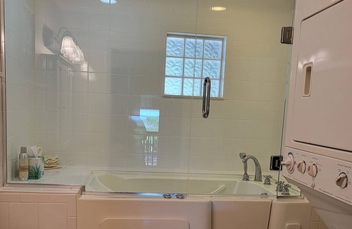 Hernando Cottage | LAKEFRONT AT IT'S BEST!