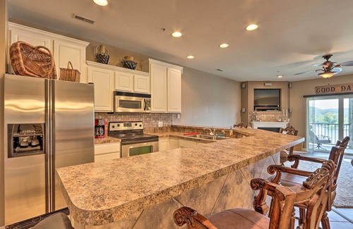 Camdenton Condo | Lakefront Balcony + Pool Access: Camdenton Condo