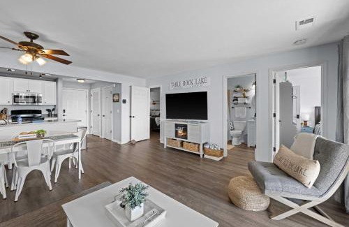 Kimberling City Apartment | Lakefront, Balcony Condo Near Silver Dollar City