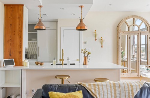 Harleston Village House | Lakefront balcony: walk to hospitals,food,history,luxe decor