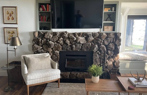 Lake Almanor West Cabin | Lakefront Beauty with Private Dock and Buoy - LAW Prime Location