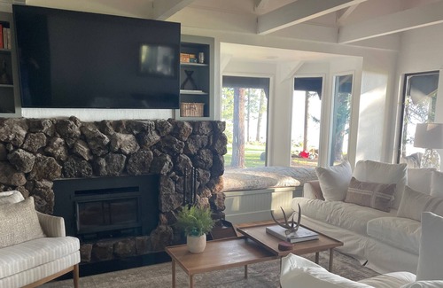Lake Almanor West Cabin | Lakefront Beauty with Private Dock and Buoy - LAW Prime Location