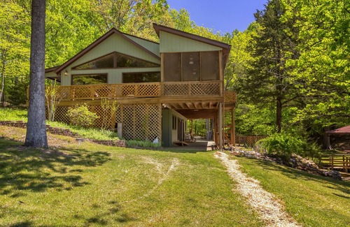 Wolf Creek House | Lakefront Boho Chic 4BR | Playground & Waterslide