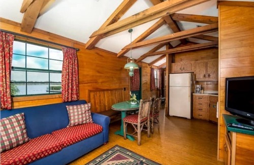 Seminole Cabin | ⛵️Lakefront Cabin 10min toBEACH/Dogs 🐶OK/Kayak/#410